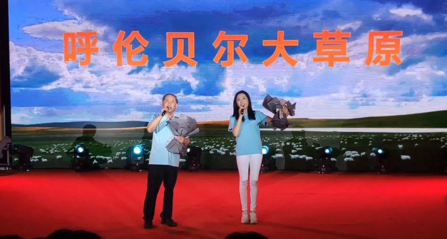 金婷婷院长与杨崧教授合唱歌曲《呼伦贝尔大草原》