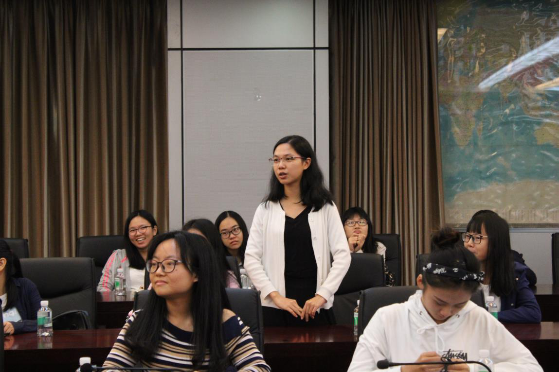 与会者踊跃提问