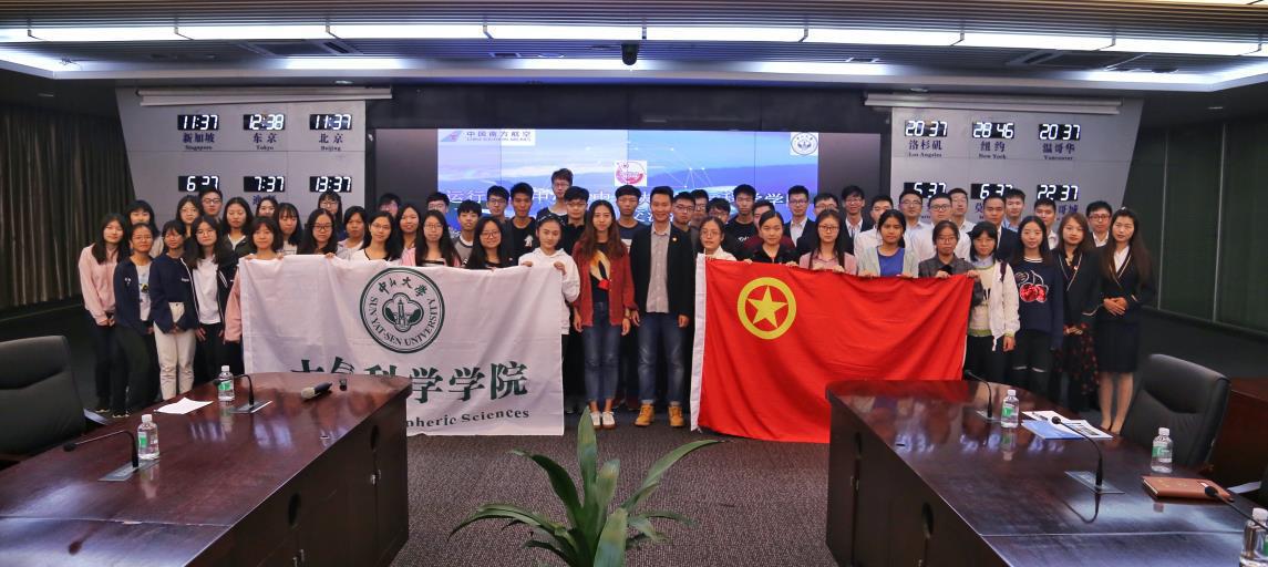 讲座结束后与会者合影留念