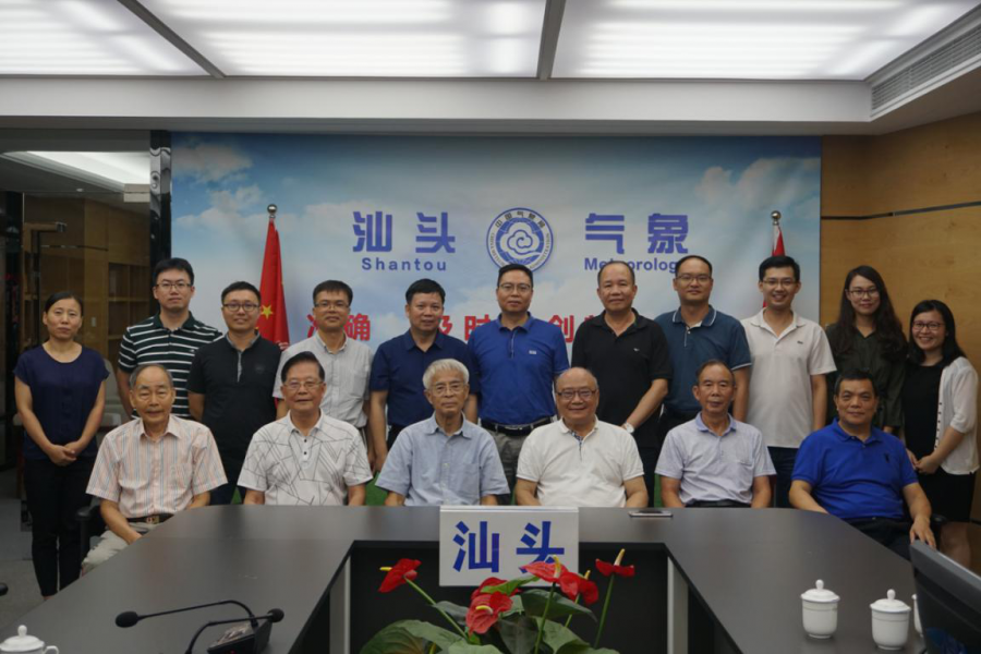  汕头校友会合影