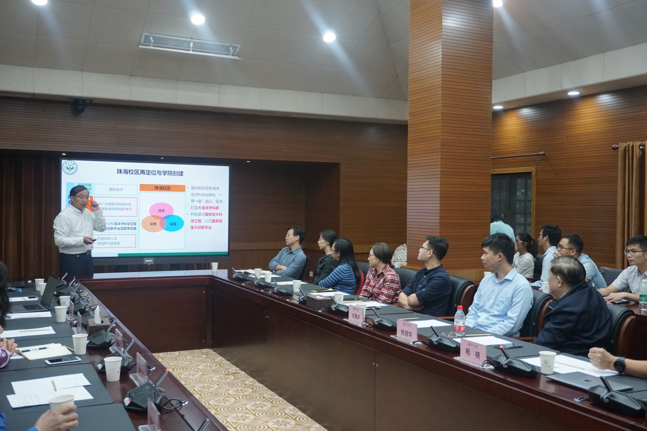 图1：董文杰院长介绍太阳成集团tyc9728发展情况