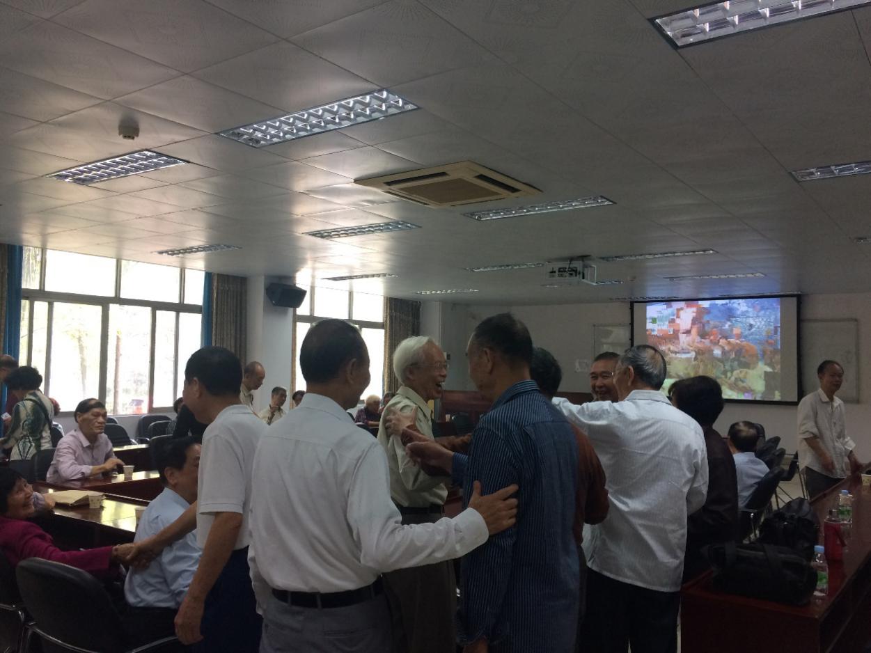 座谈会现场其乐融融