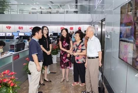 参观气象天文科普展厅、预警预报业务发布中心