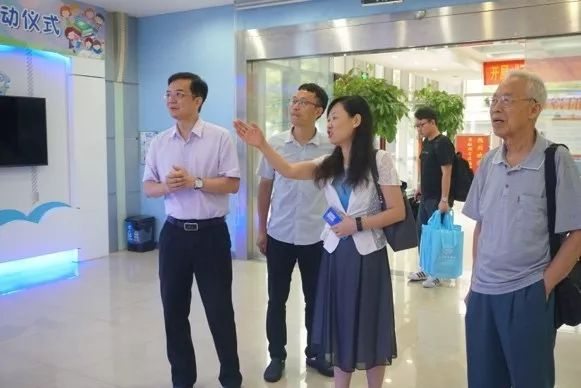 参观中山气象科普馆