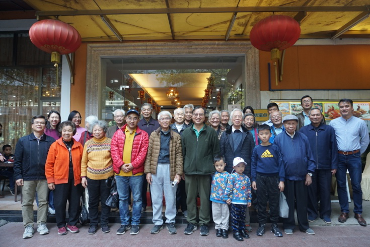 我院组织看望慰问老党员、老干部合影