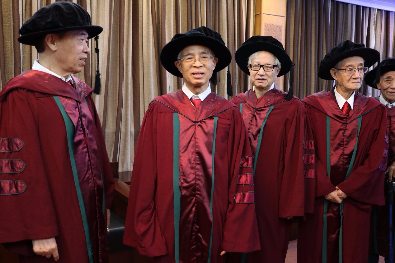 我院罗会邦教授作为院系教授代表参加成礼仪式