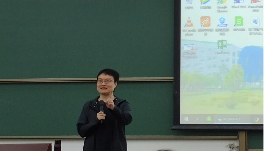 杜宇老师与学生分享交流