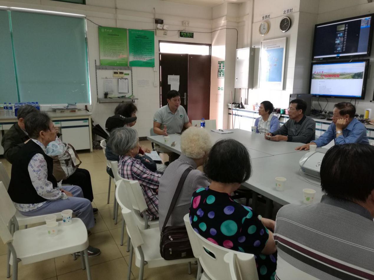 杨建林书记介绍学院发展情况