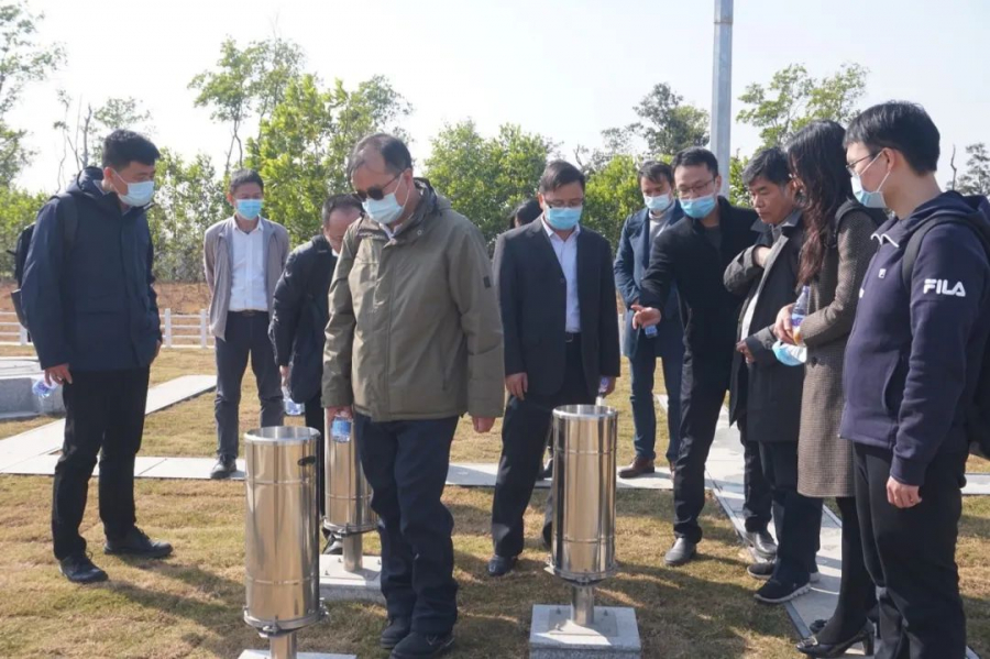 考察团队参观中山市气象灾害预警监测信息发布中心