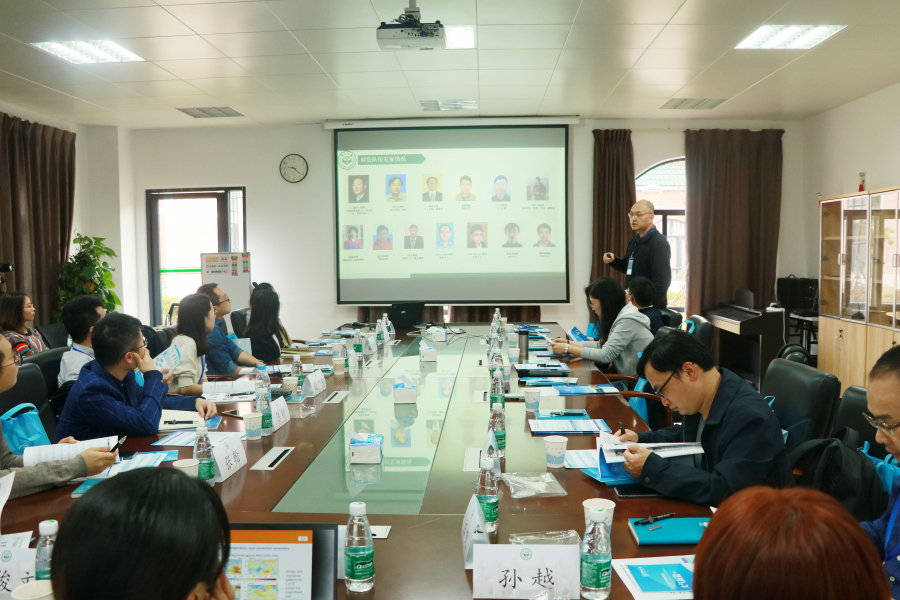 太阳成集团tyc9728   袁文平副院长做学院介绍