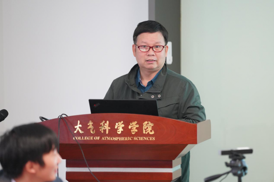 黎伟标副院长作报告