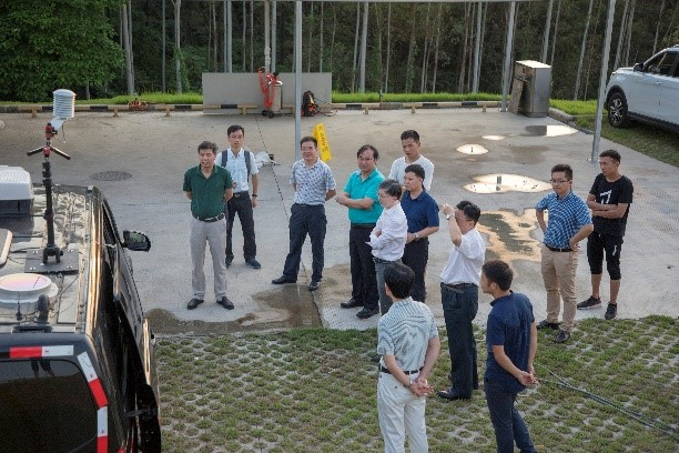 与会领导考察增城国家基准气候站、开放实验站增城基地，参观我院环境气象综合观测车