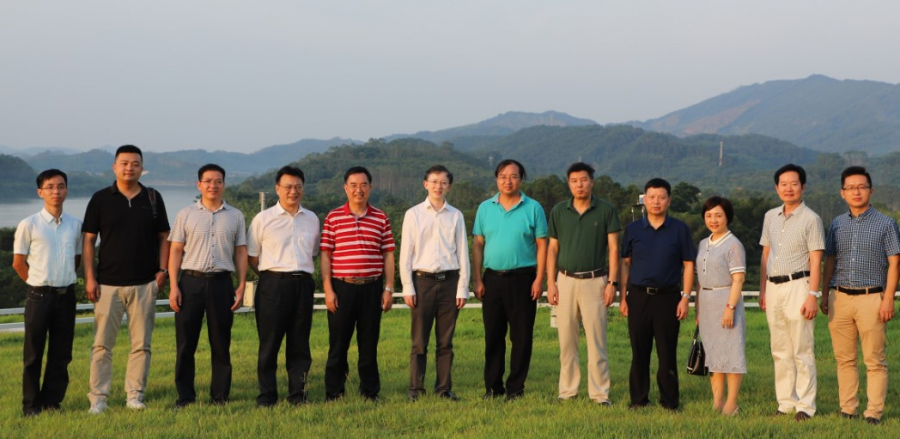 与会领导考察华南气候环境与全球变化综合观测开放实验站增城基地后合影