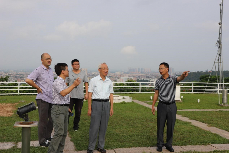 走访组参观阳江大气探测基地