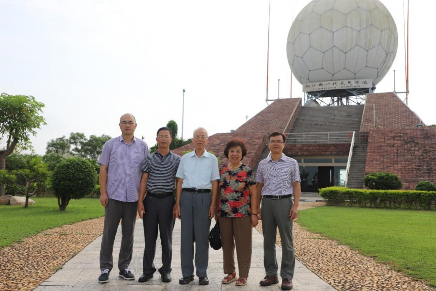走访组参观阳江大气探测基地