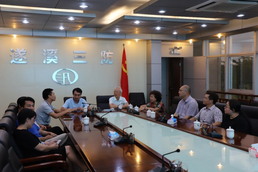 与遂溪县气象局进行调研座谈