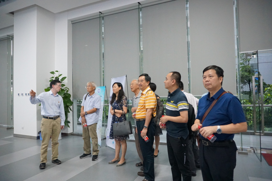 调研组参观广东省突发事件预警信息发布中心并听取相关介绍