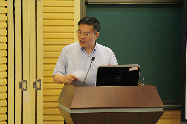 颜光美副校长为2016年美国大学生数学建模竞赛特等奖获奖队伍颁奖