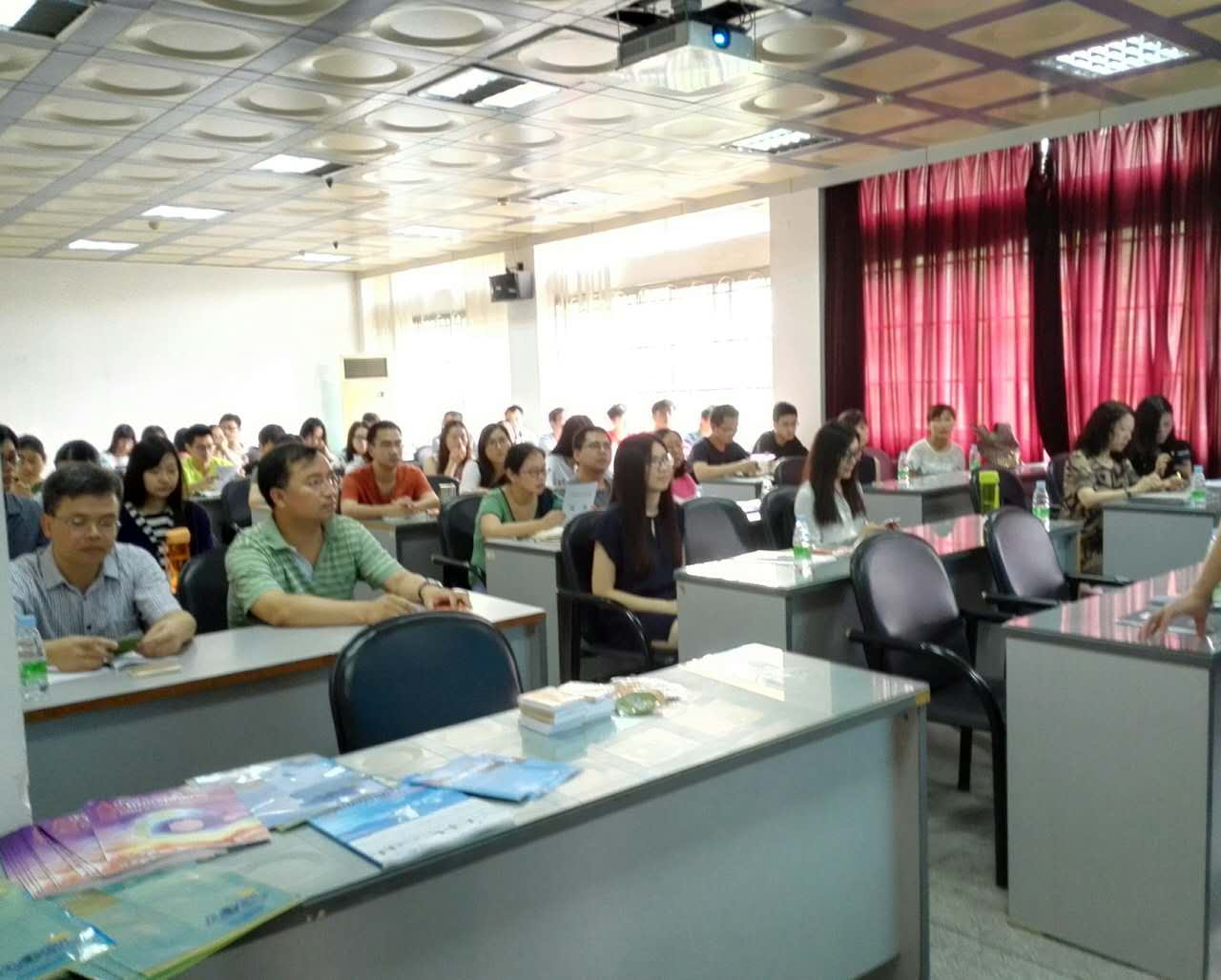 国际国内大气科学优秀期刊责任编委来我院进行学术交流