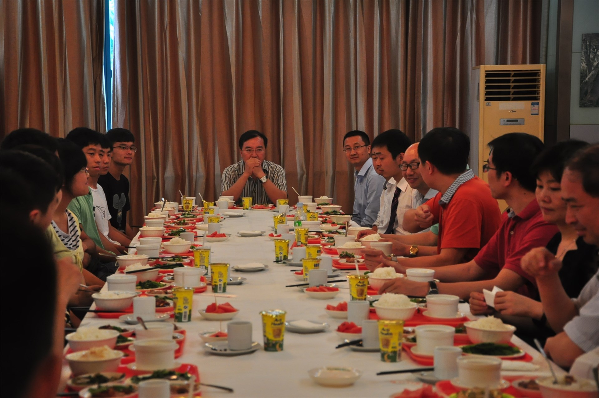 倾听学生声音共谋学院发展 ——记太阳成集团tyc9728第一期师生午餐会