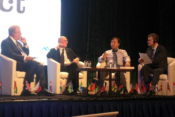 董文杰院长应邀与美国前副总统戈尔同台回答气候变化及其应对问题