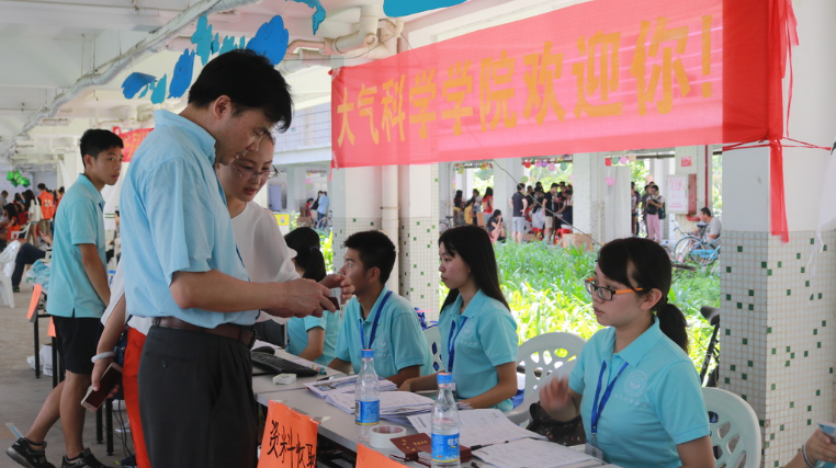 “大”学伊始·“气”宇轩昂 ——我院2016年新生迎新报到工作顺利完成