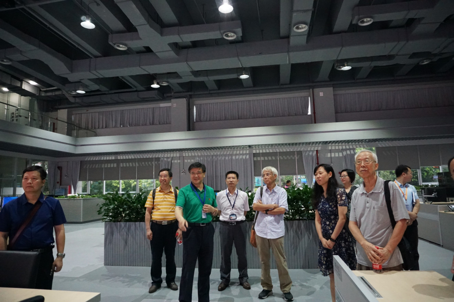 调研组参观广东省突发事件预警信息发布中心并听取相关介绍