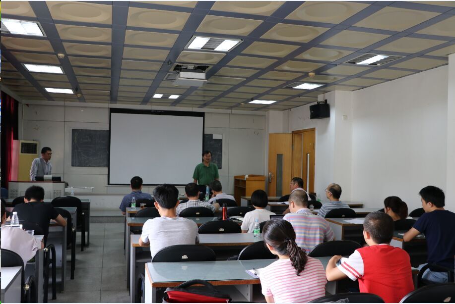 崔峻教授应邀为我院师生作专题学术报告