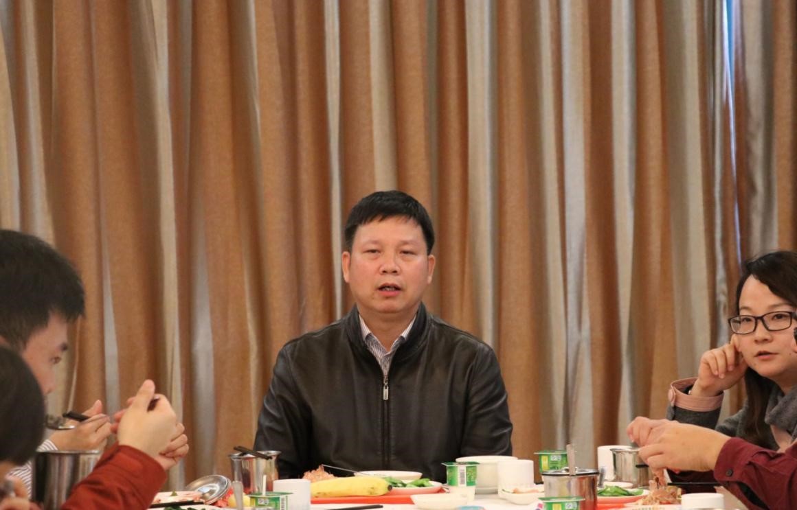 我院在东校园举行师生午餐会