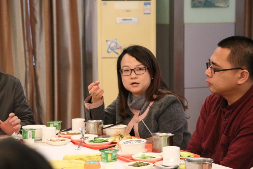 我院在东校园举行师生午餐会