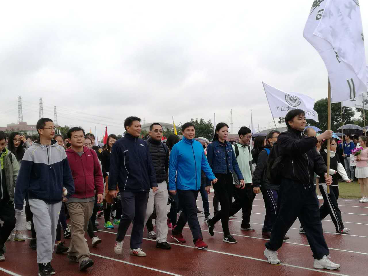 我院组织师生参加学校2016年环校长跑暨校庆体育节活动