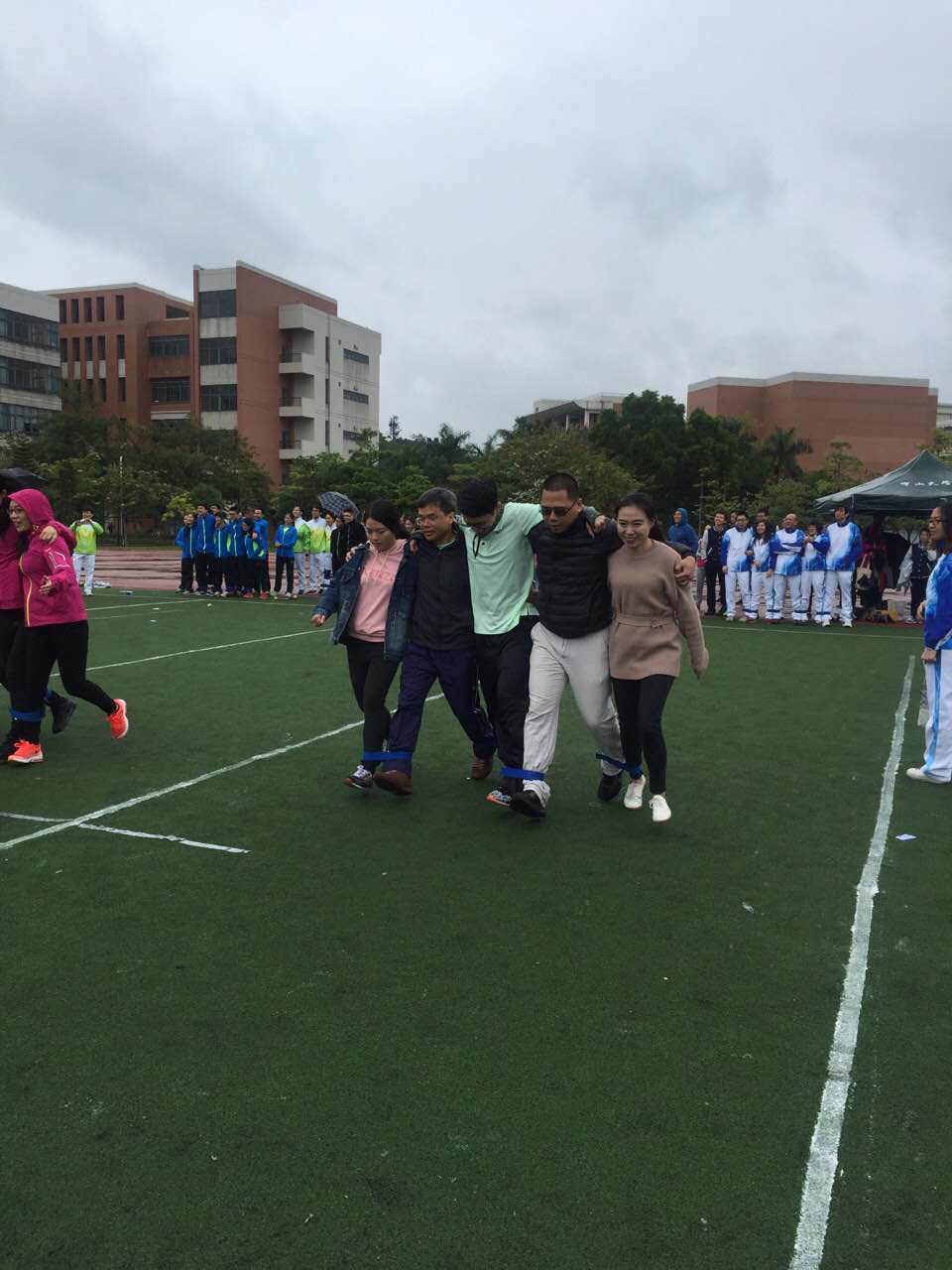 我院组织师生参加学校2016年环校长跑暨校庆体育节活动