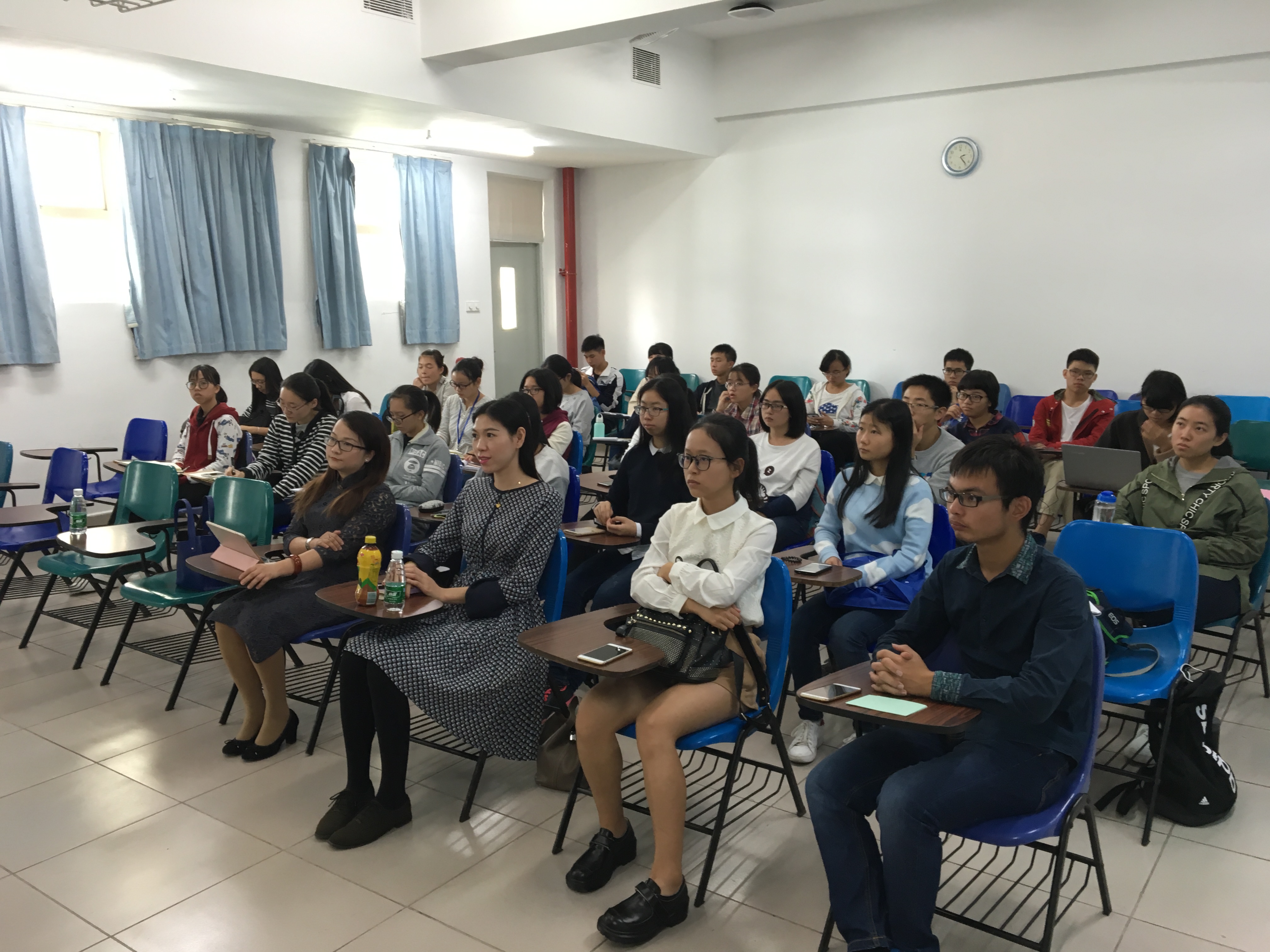 我院举行“开讲啦”系列之第六讲----新闻摄影培训讲座