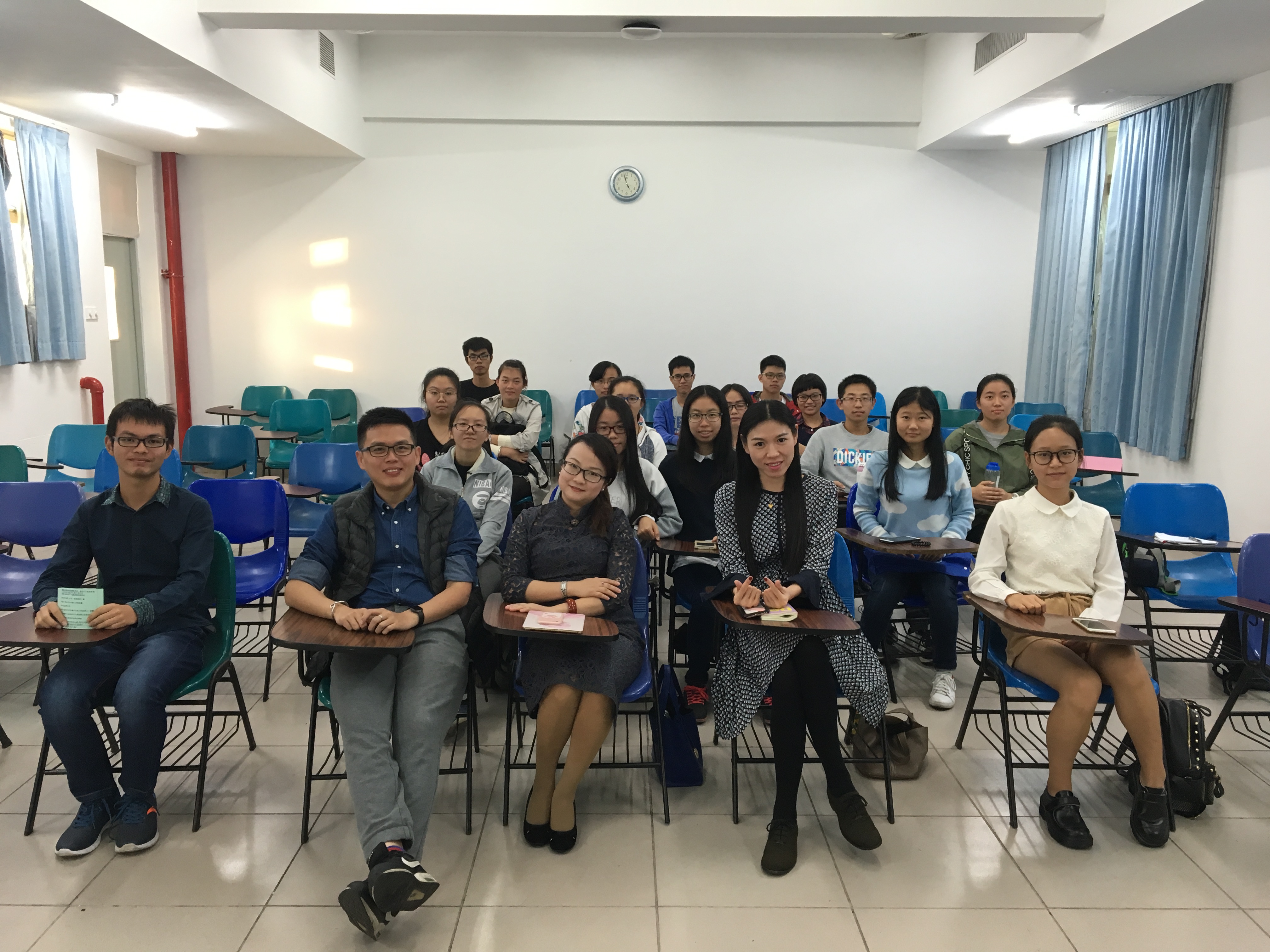 我院举行“开讲啦”系列之第六讲----新闻摄影培训讲座