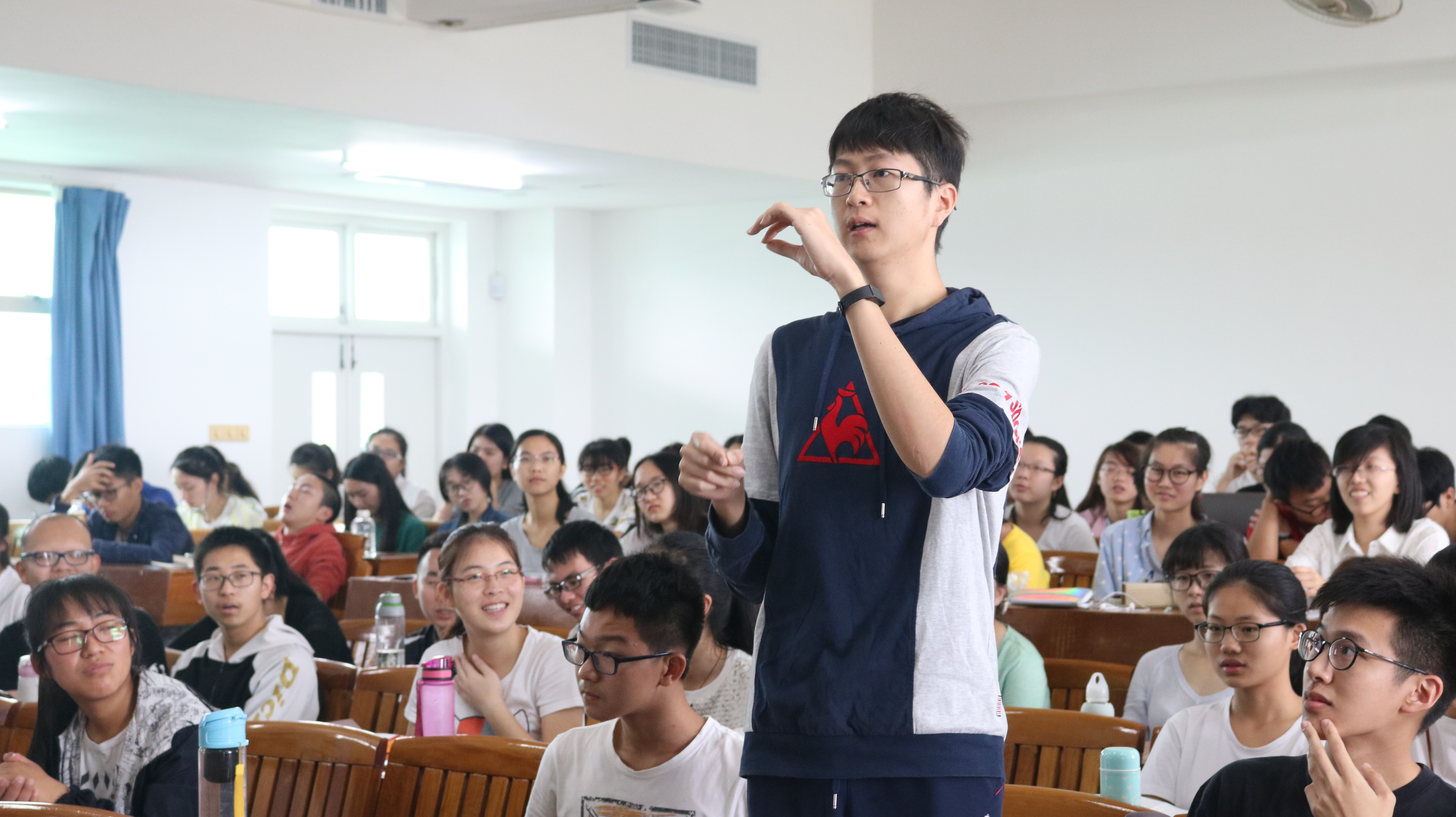 刘征宇教授应邀访问我院