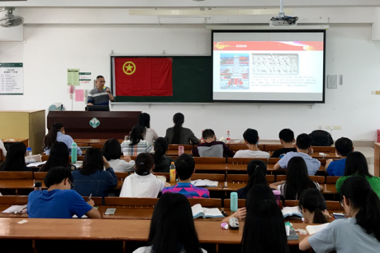 【一学一做】我院团委举办“如何做一名合格的共青团员”团课讲座