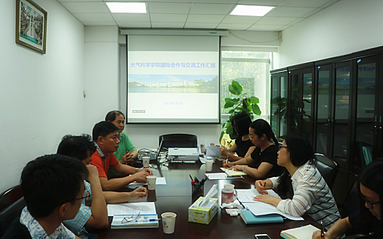 参会人员就国际化人才引育进行热烈讨论   