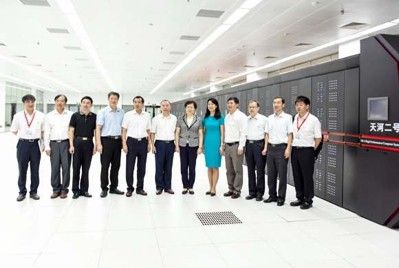 中国气象局党组书记、局长刘雅鸣率队到我校考察大气学科的发展