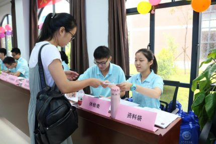 新气象·心相齐——我院2017级新生迎新报到工作顺利完成