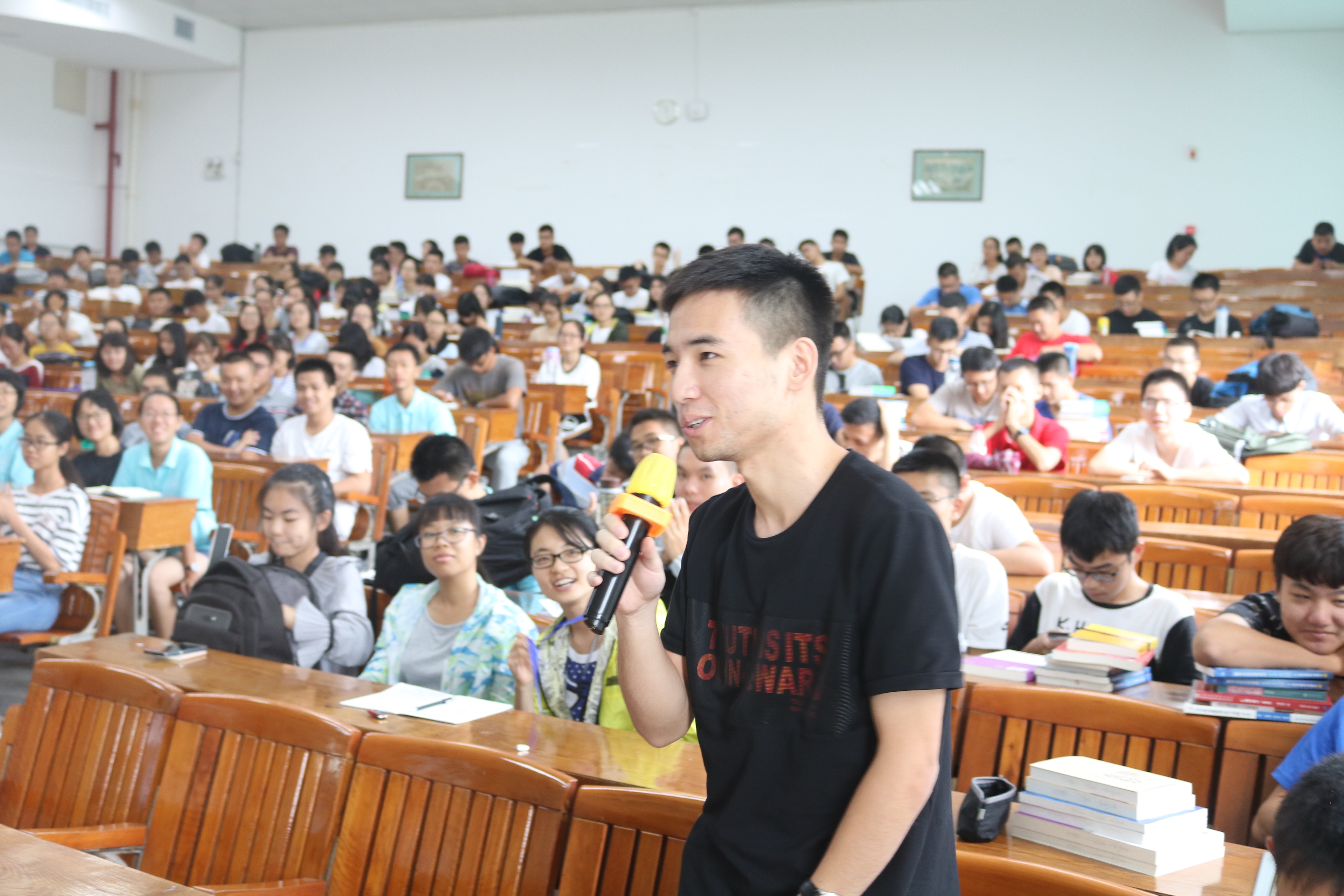 我院开展2017级新生“成人初显期心理调适”心理健康专题教育