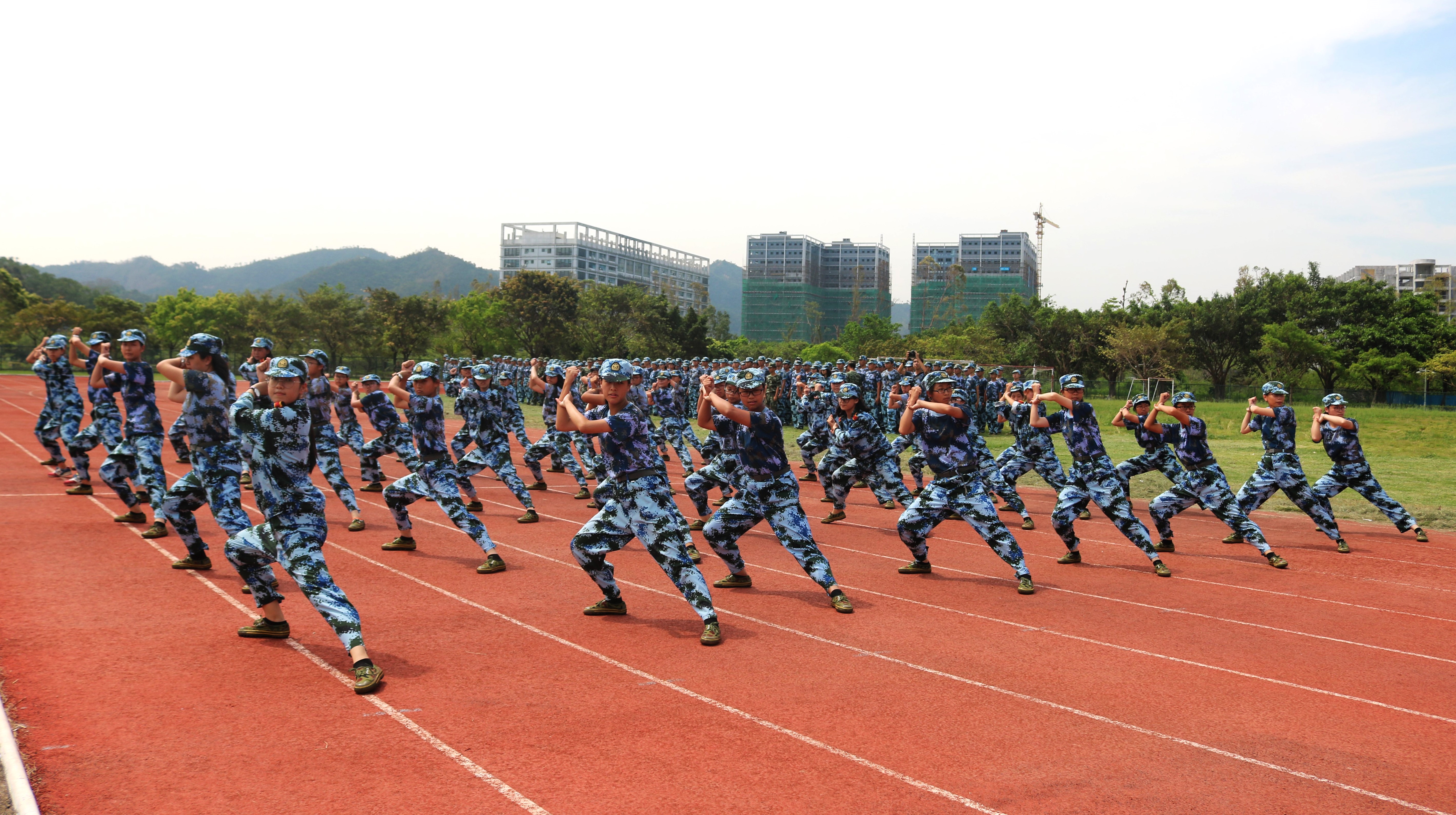 春风化雨·军训有你——我院领导、老师看望2017级军训新生