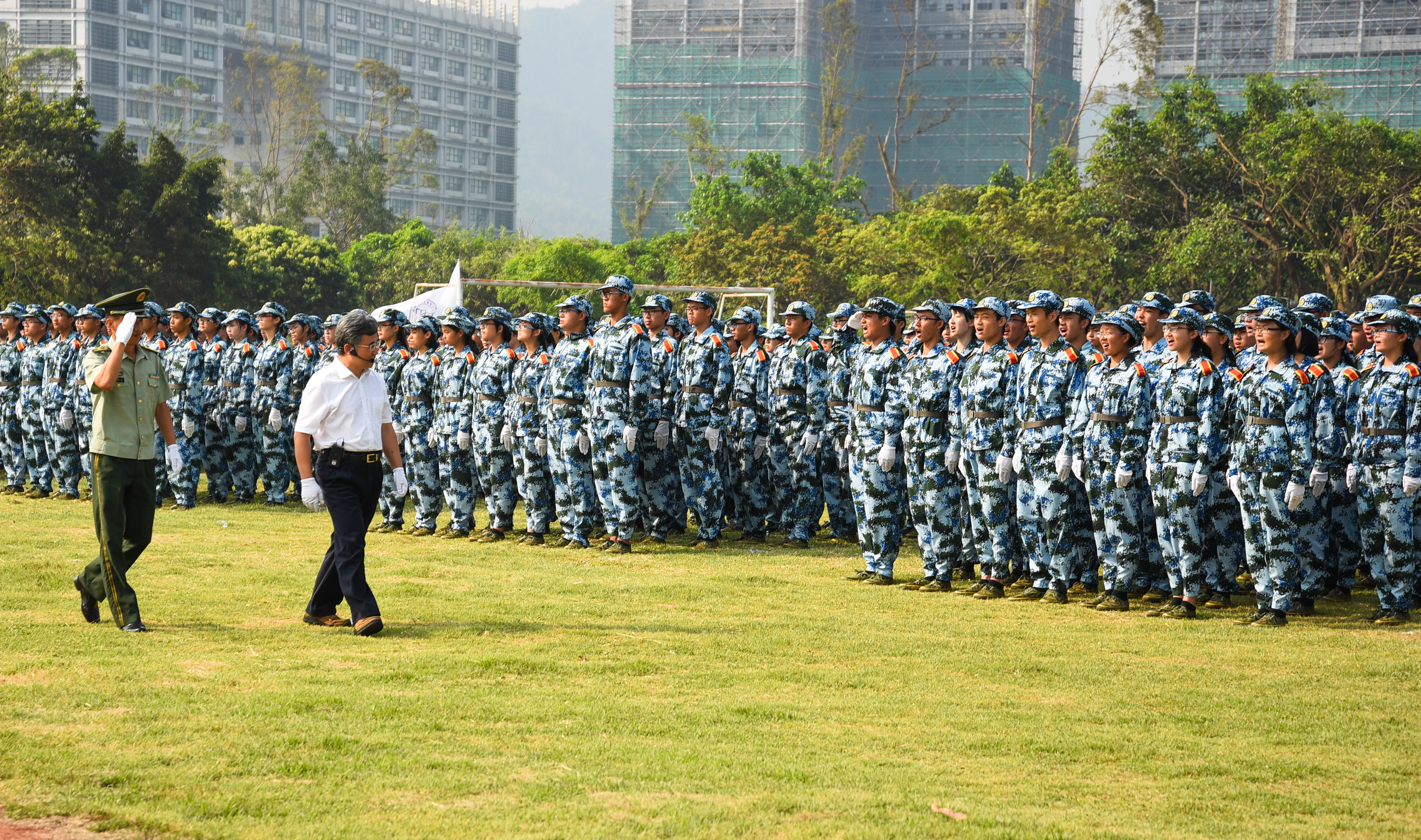 骄阳难阻军威展——记军训阅兵仪式暨总结大会
