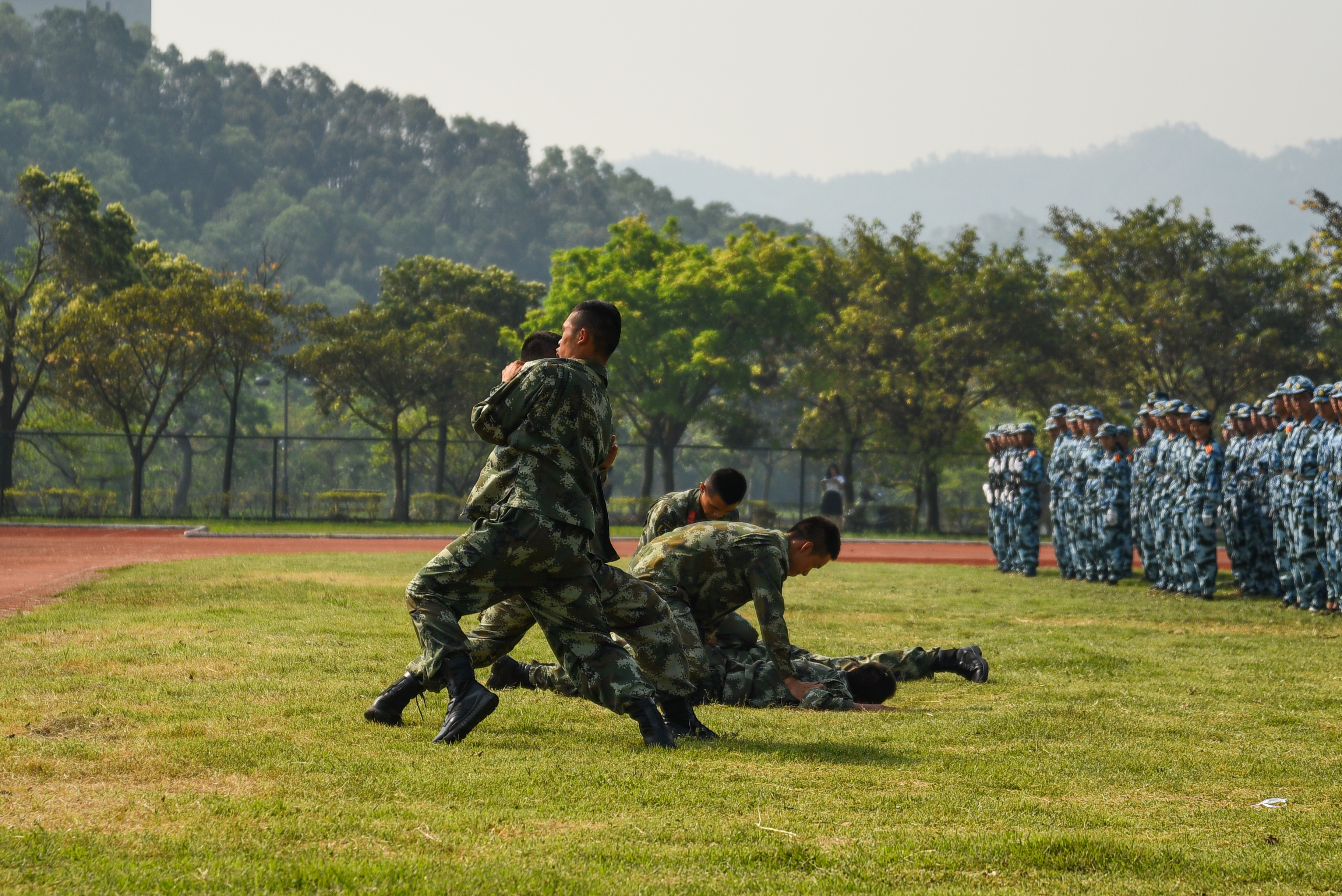 骄阳难阻军威展——记军训阅兵仪式暨总结大会