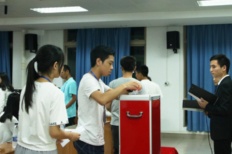 我院举行第二届团员、学生代表大会暨优秀学生干部表彰大会