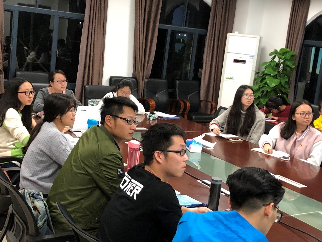 陈诗诗副书记为学生党支部讲授党章修正案解读学习专题党课