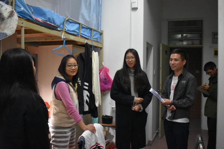 我院开展年末学生宿舍安全巡查走访工作