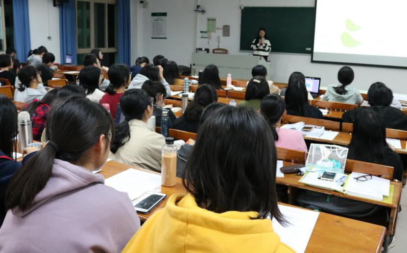 我院举办2017级本科生期末动员大会暨假期安全教育