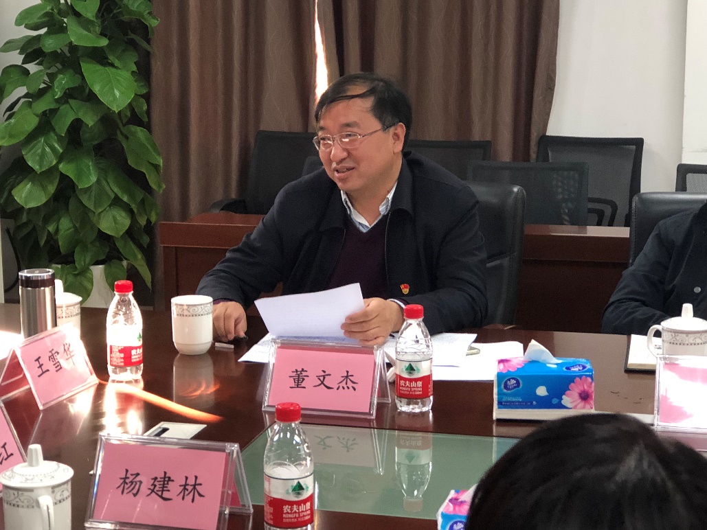 孙冬柏常务副校长、王雪华副校长参加我院中层领导班子民主生活会