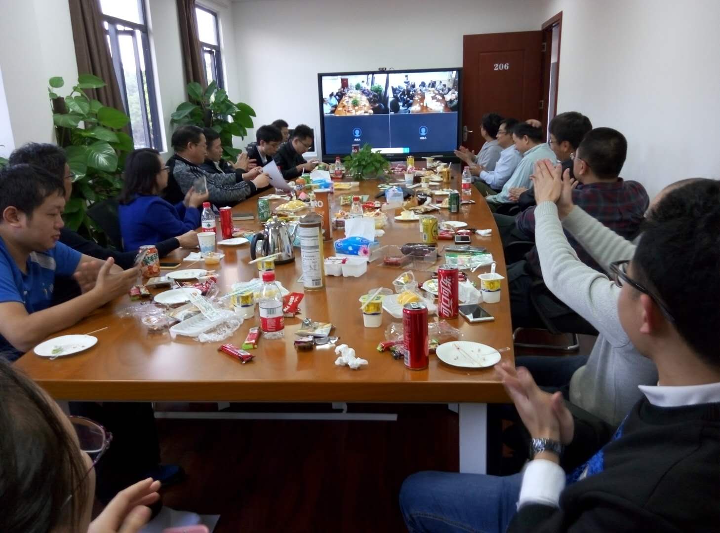学院工会举办2017-2018学年第四次教职工集体生日会