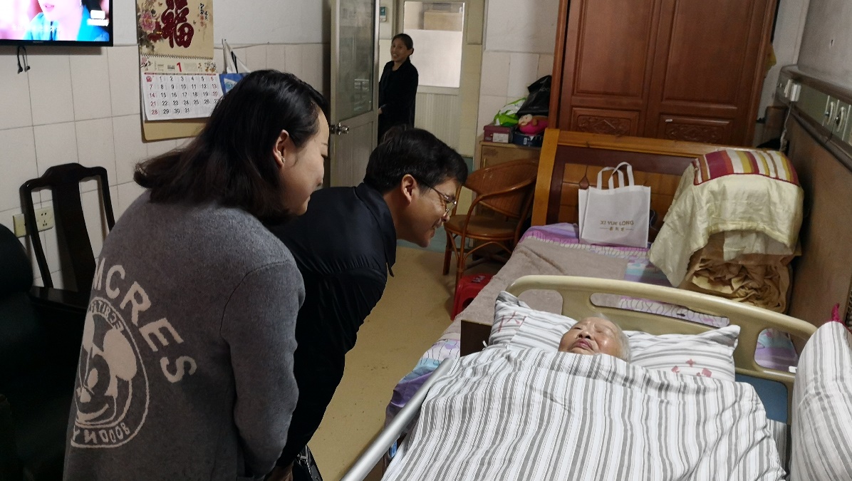 学院开展春节前离退休教职工慰问活动